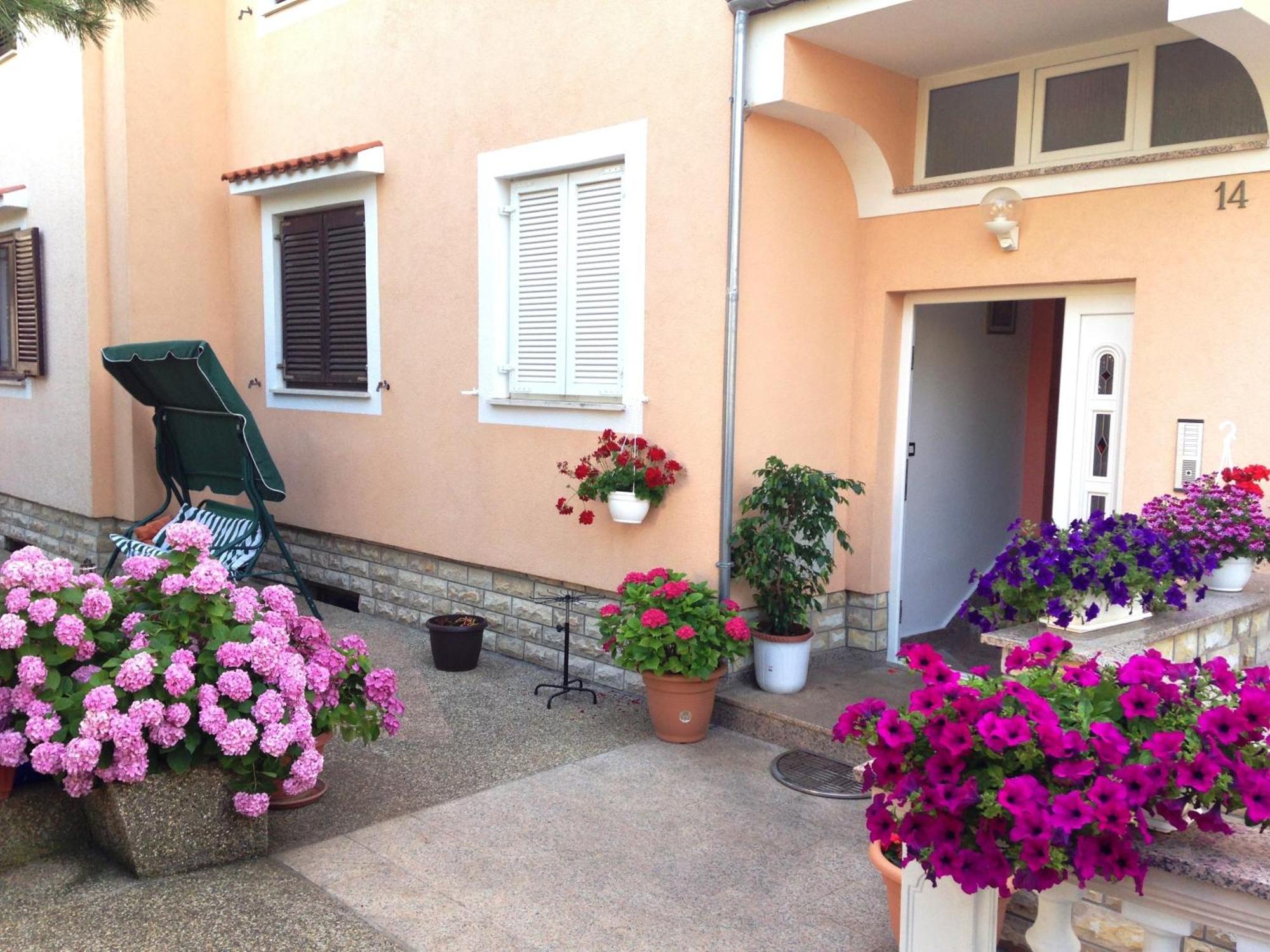Apartments Dilja Malinska Exterior foto